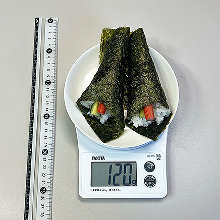 2本分のカニカマの手巻き寿司