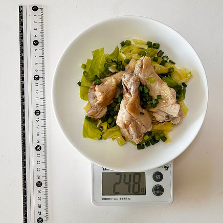 中皿1皿分のキャベツと手羽元のレンジ蒸し