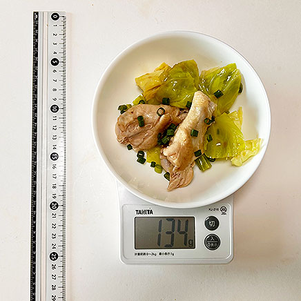 小皿(中)1皿分のキャベツと手羽元のレンジ蒸し