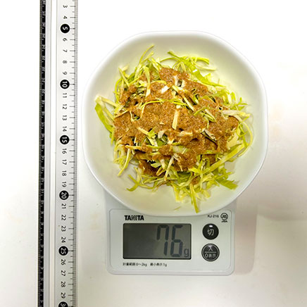 中皿1皿分のキャベツのごまドレッシングサラダ