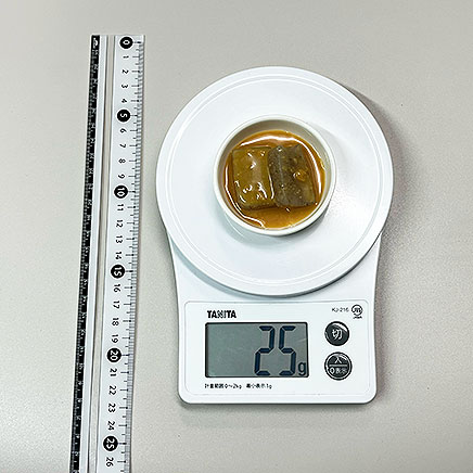 豆皿1皿分のこんにゃくの辛子味噌がけ