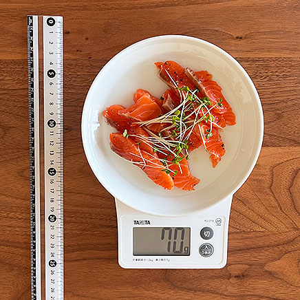 中皿1皿分のサーモンのカルパッチョ