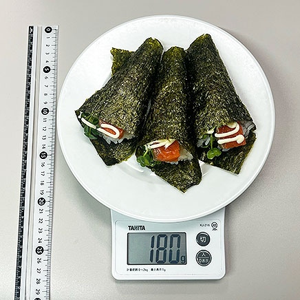 3本分のサーモンマヨ手巻き寿司