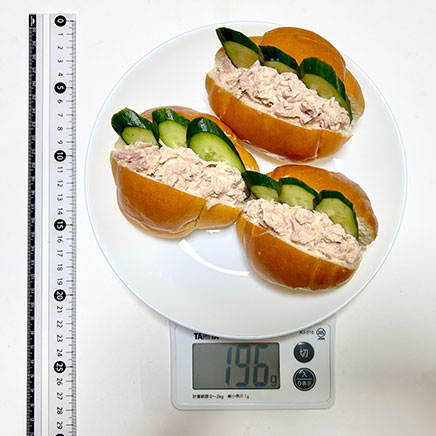 3個分のツナマヨロールパン