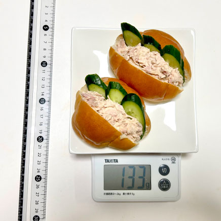 2個分のツナマヨロールパン