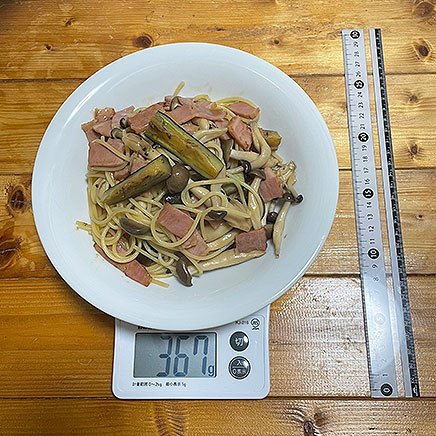 大皿1皿分・1人前のなすときのことベーコンの和風パスタ