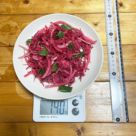 大皿1皿分のビーツのサラダ