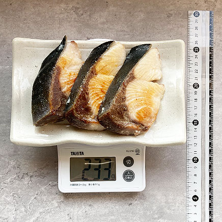 3切れ分のぶりの塩麴焼き