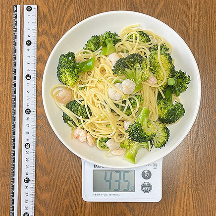 大皿1皿分のブロッコリーとエビのパスタ