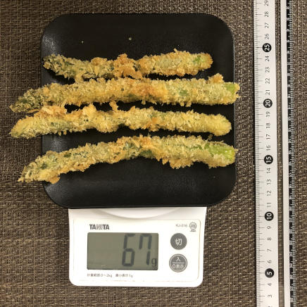 1人前・4本分のアスパラガスのフライ