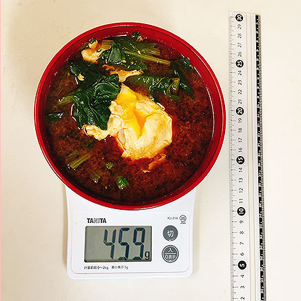 大椀1杯分のほうれん草と卵の味噌汁