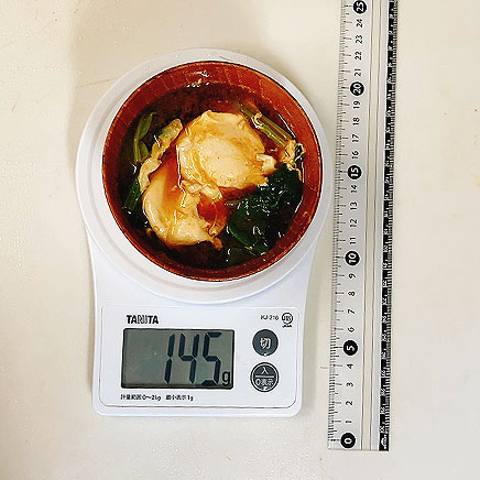 小椀1杯分のほうれん草と卵の味噌汁