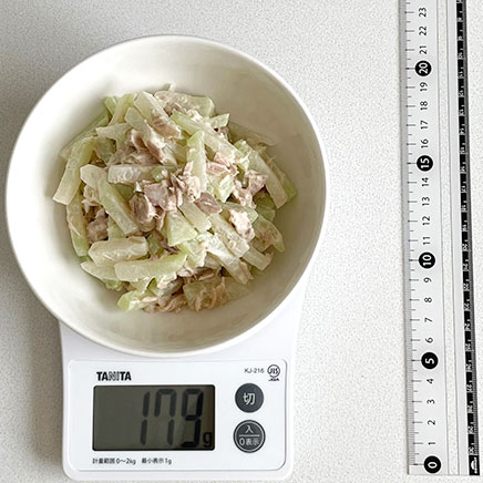 深皿（中）1皿分のコールラビとツナのサラダ