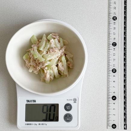 深皿（小）1皿分のコールラビとツナのサラダ