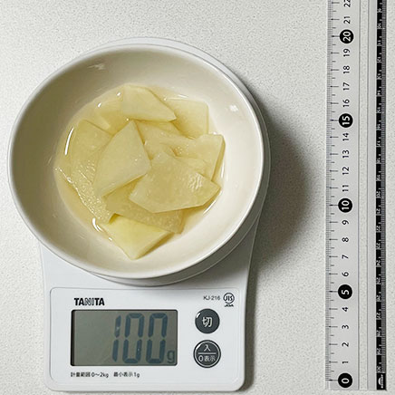 小鉢1杯分のコールラビの浅漬け