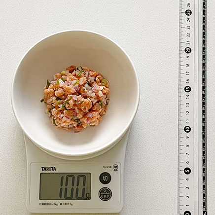 100g分のサーモンタルタル