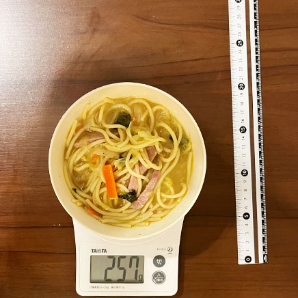 中鉢1杯分の野菜のコンソメスープパスタ