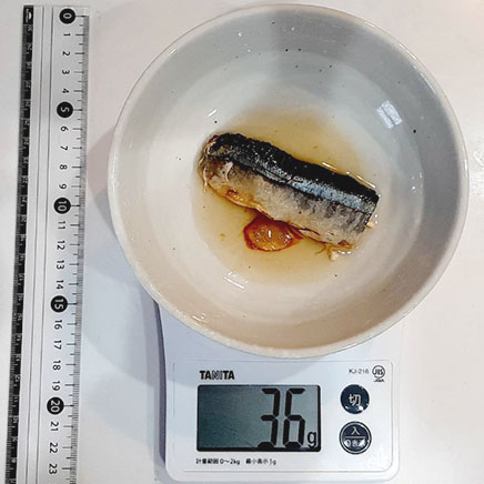 1/2切れ分のさんまのコンフィ