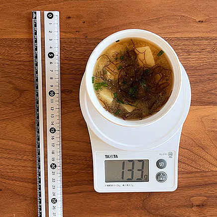 汁椀(小)1杯分のもずくの味噌汁