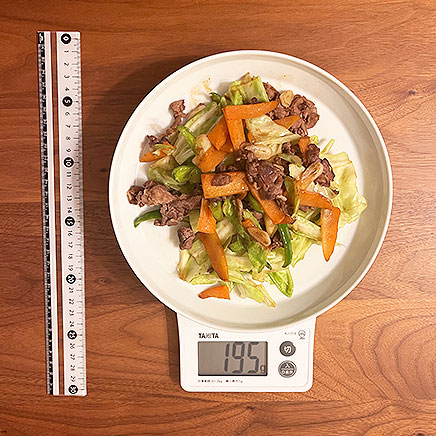 大皿1皿分のラム肉の野菜炒め