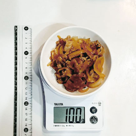 100g分の豚肉のオイスターソース炒め