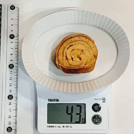 8cm×13cm玉子焼き器で作った1/6カット分の米粉のバウムクーヘン