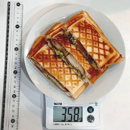 6枚切り食パン3枚分の照り焼きチキンホットサンド