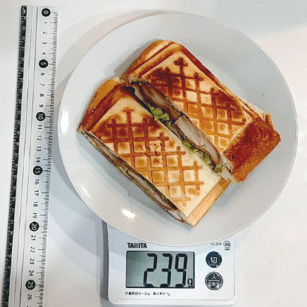 6枚切り食パン2枚分の照り焼きチキンホットサンド