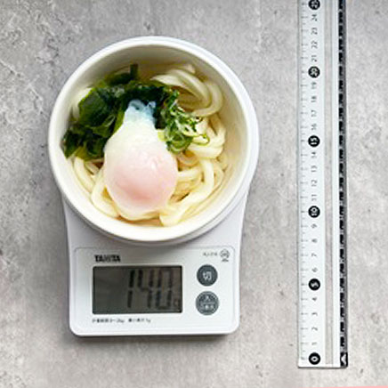 小鉢1杯分の温玉ぶっかけうどん