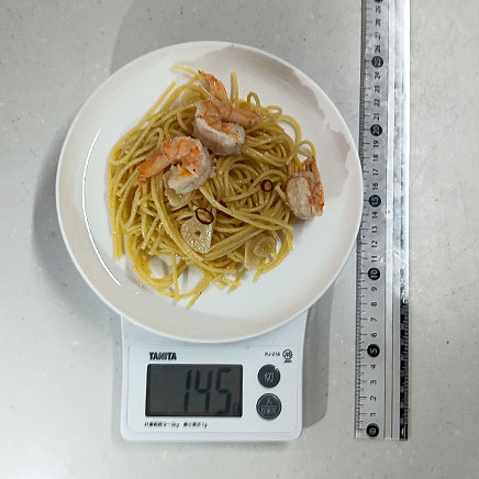 中皿一皿分の海老のペペロンチーノ