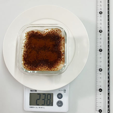 ガラス製の器(8.5cm×8.5cm×4.5cm)1つ分のヨーグルトティラミス