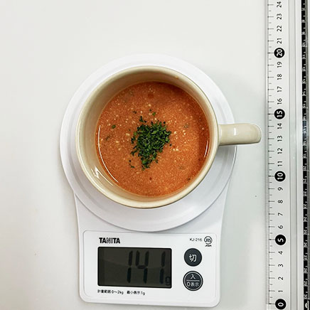 マグカップ1杯分の豆乳トマトスープ