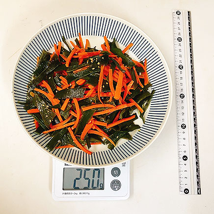 大皿1皿分の茎わかめのきんぴら