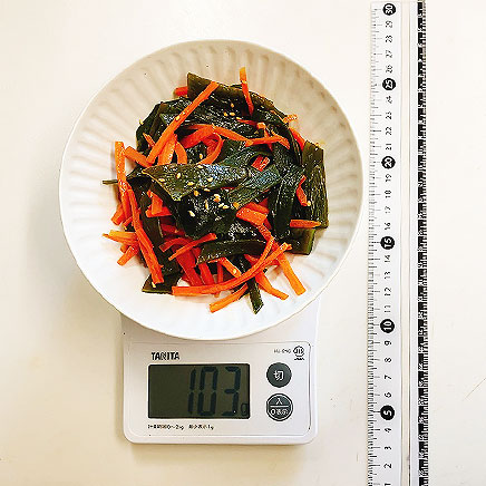 中皿1皿分の茎わかめのきんぴら