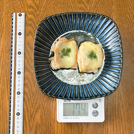 中皿1皿分の鶏のチーズ焼き