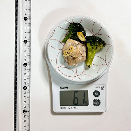 小皿1皿分のブロッコリーと鶏肉のガーリック炒め