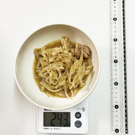 中鉢1杯分の鶏肉ともやしの炒め物