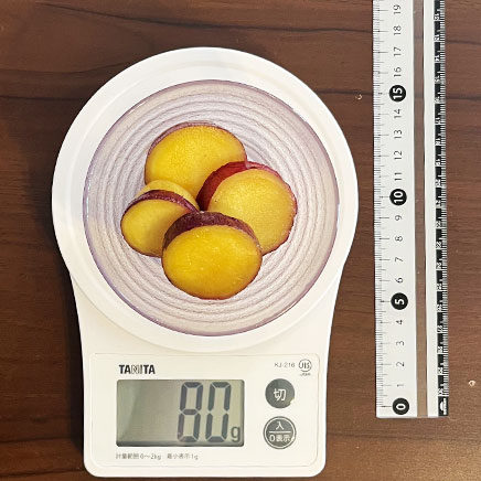 Mサイズ1/2本分のさつまいものはちみつレモン煮
