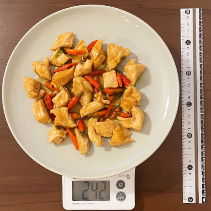 大皿1皿分の鶏肉と生唐辛子炒め