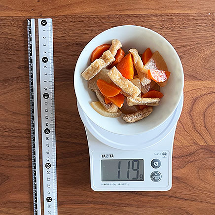中鉢（小）1杯分の大根と人参と油揚げの煮物