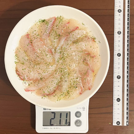 中皿1皿分の白身魚のカルパッチョ