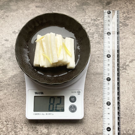 小皿(中)1皿分の長芋の浅漬け
