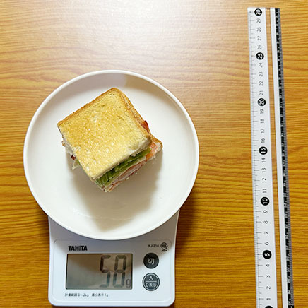 食パン1/2枚分のシーザーサラダサンド