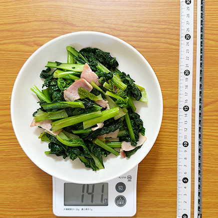 深皿(中)1皿分のターサイとベーコンの炒め物