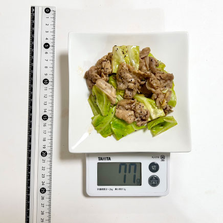 中皿1皿分の豚肉とキャベツのポン酢炒め