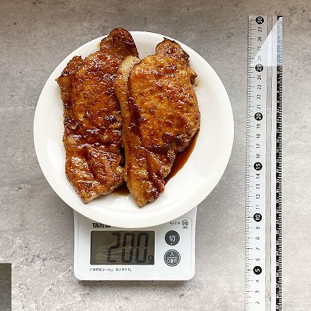 2枚分の豚肉のバルサミコソースソテー