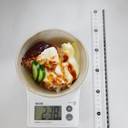 小丼1杯分のチーズロコモコ丼