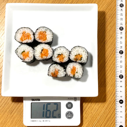 1本分（8個分）のサーモンの細巻き