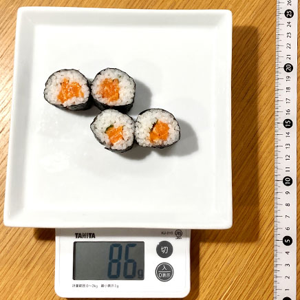 1/2本分（4個分）のサーモンの細巻き