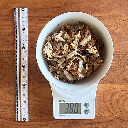 茶碗（大）1杯分の舞茸の炊き込みご飯